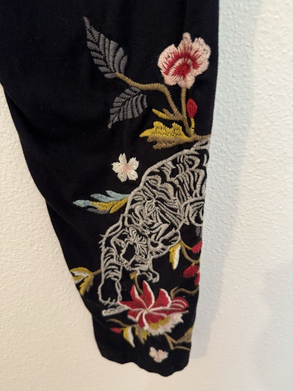 Johnny Was embroidered leggings Black Size M Tiger Floral Excellent Boho Stretch - Picture 4 of 7